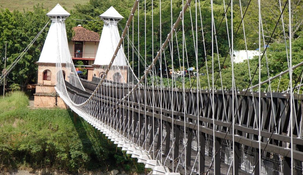 Cierran-el-puente-de-Occidente-en-Santa-Fe-de-Antioquia