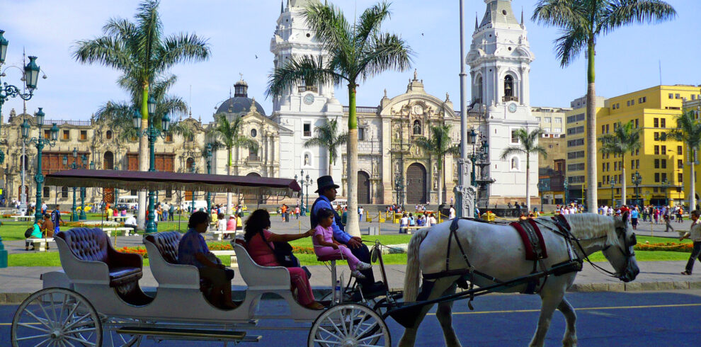 Plaza_de_Armas,_Lima